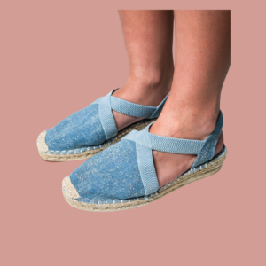 Alpargatas de mujer estilo denim con elásticos cruzados y suela de yute, modelo Elche, cómodas y frescas para verano.