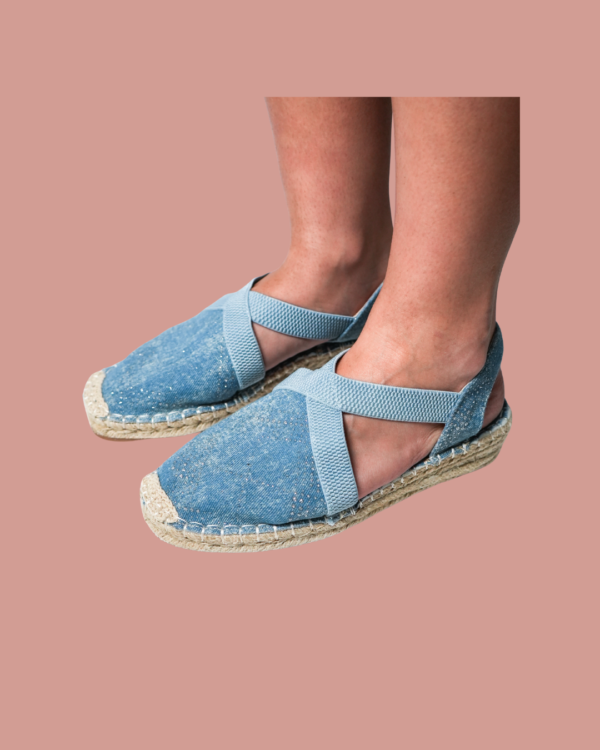Alpargatas de mujer estilo denim con elásticos cruzados y suela de yute, modelo Elche, cómodas y frescas para verano.
